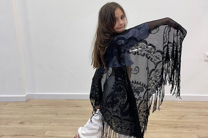 45 minutes flamenco dance class for family in Málaga - What to wear: comfortable clothes win
