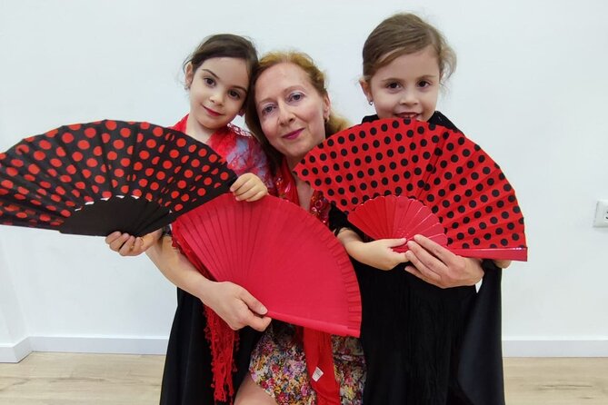45 minutes flamenco dance class for family in Málaga - Price and value: about $48.12 for 45 minutes of real participation