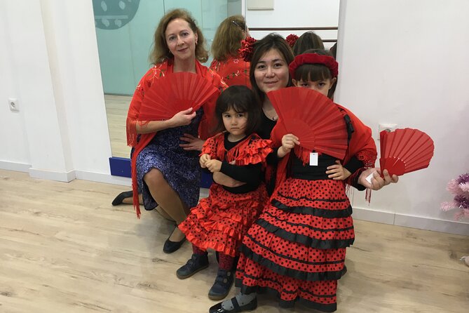 45 minutes flamenco dance class for family in Málaga - Group size, timing, and what you can expect from the energy