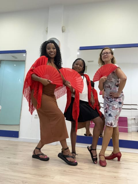 45 minutes flamenco dance class for family in Málaga - Should You Book This 45-Minute Flamenco Class in Málaga?