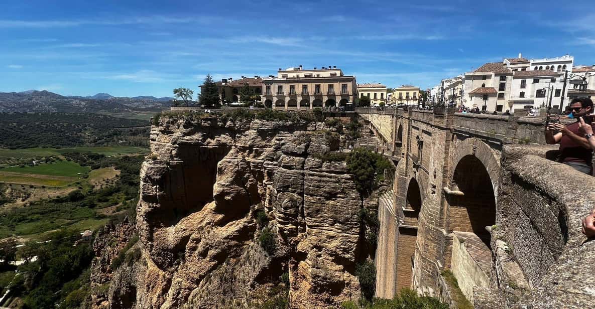 ab Marbella/Estepona: VIP-Tour Ronda + Setenil d. l. Bodegas - Key highlights that make this tour worth your time