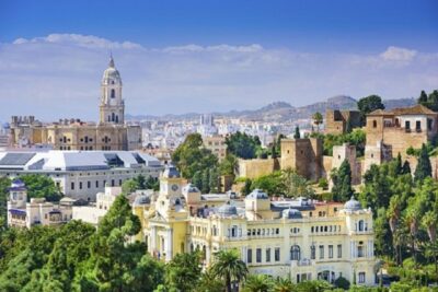 Alcazaba and Gibralfaro Private Tour. Skip The Line - Getting in smoothly: meeting at Calle Alcazabilla and knowing your start time