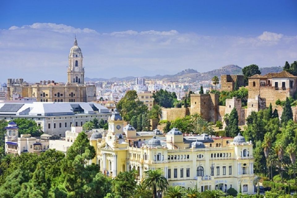 Alcazaba and Gibralfaro Private Tour. Skip The Line - Getting in smoothly: meeting at Calle Alcazabilla and knowing your start time
