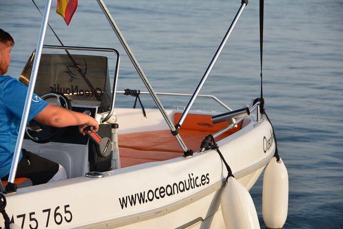 Alquiler de barco sin titulacion en Malaga - The Boat You’ll Be On: New Engine, GPS Probe, Bluetooth Radio