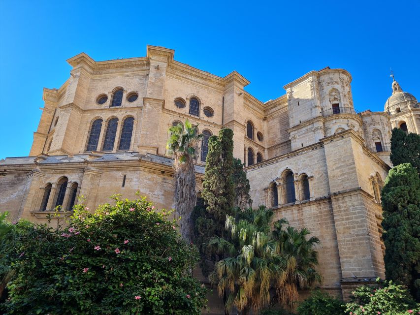 Audioguide City Walk Malaga for cruises (German & English) - Choosing English or German: what to watch for
