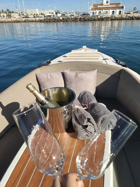 Benalmadena: Boat Rental with No License Required - On-board comfort: solarium, parasol, and Bluetooth tunes