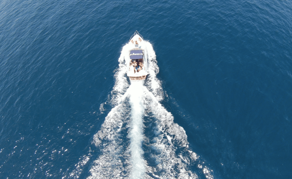 Benalmadena: Private Boat Trips - Food and drinks: the freedom is real, but follow the glass rule