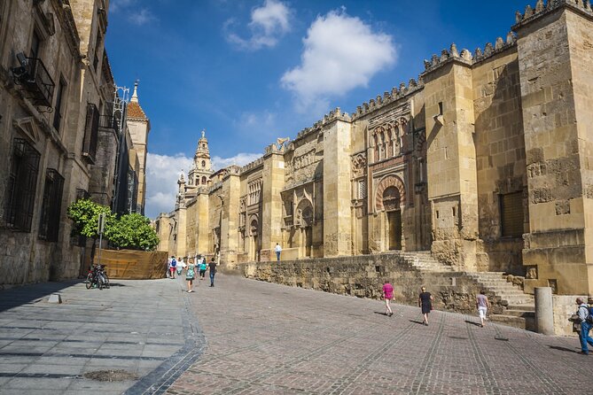 Cordoba Tour with Mosque, Synagogue and Patios from Malaga - Patios and courtyards after lunch: the Cordoba feel-good moment