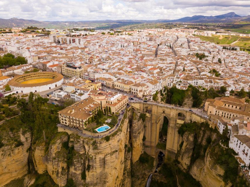 Costa del Sol: Day Trip to Ronda and Setenil - Setenil de las Bodegas: the walk through white houses under rock