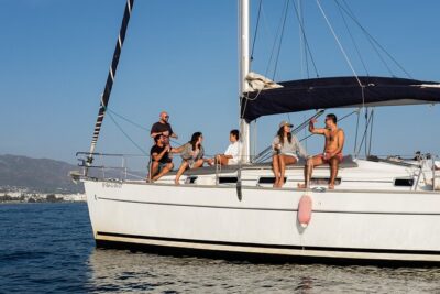 Exclusive private experience in luxury catamaran - Leaving from Puerto Banús: the part that sets the tone