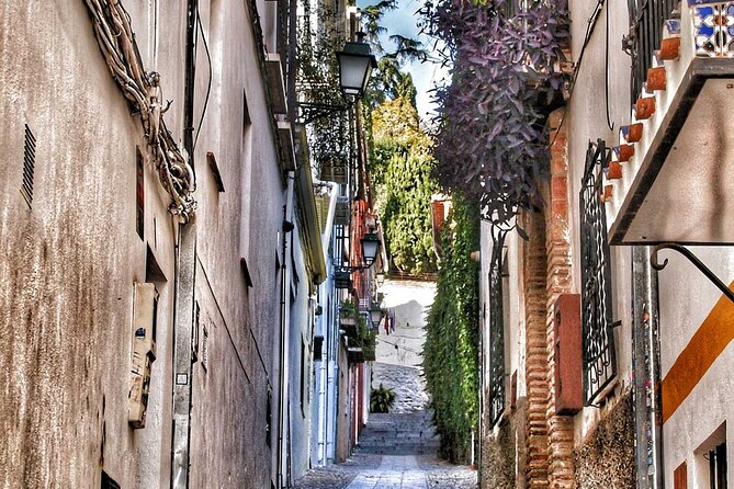Excursion to Granada from Malaga - What to pack for this Granada + Ronda + Setenil day