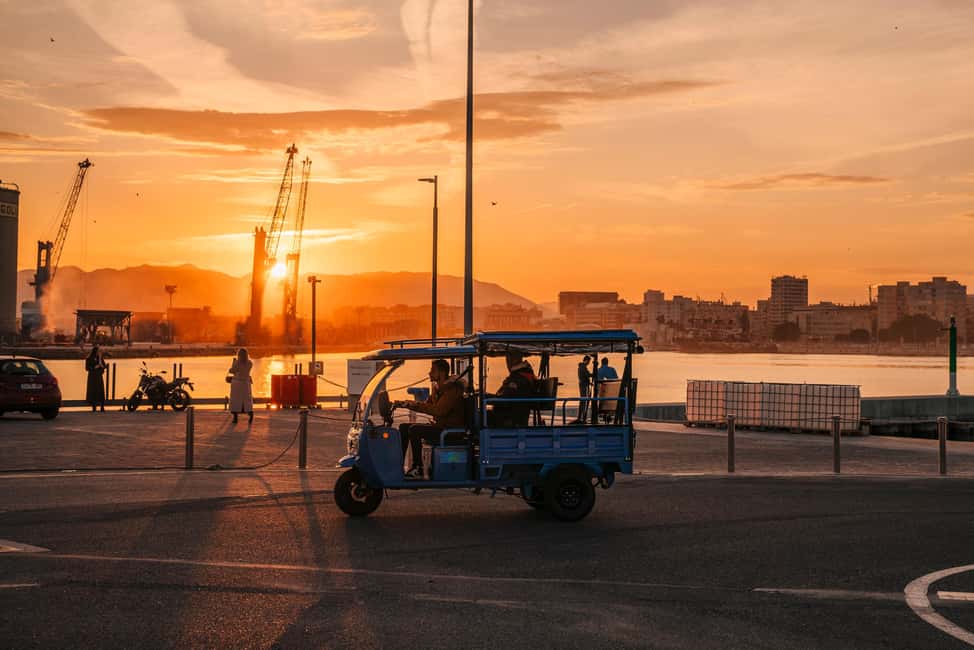 Express tuktuki tour in Malaga: Gibralfaro Viewpoint and Photography - Mirador de Gibralfaro: 10 Minutes of Guided Viewing