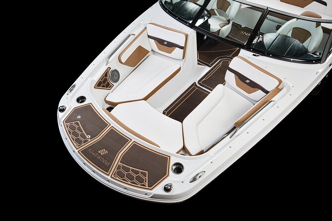 FourWinns HD240 boat rental for 10 people 4 hours - Marina del Este start: what to expect at check-in