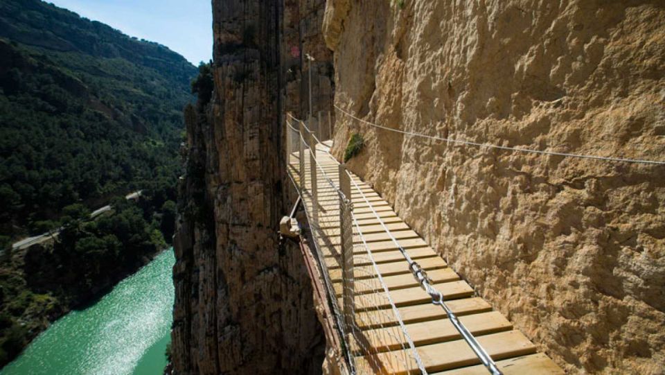 From Malaga: Caminito del Rey Private Guided Tour - Why this private Caminito format feels less stressful than DIY