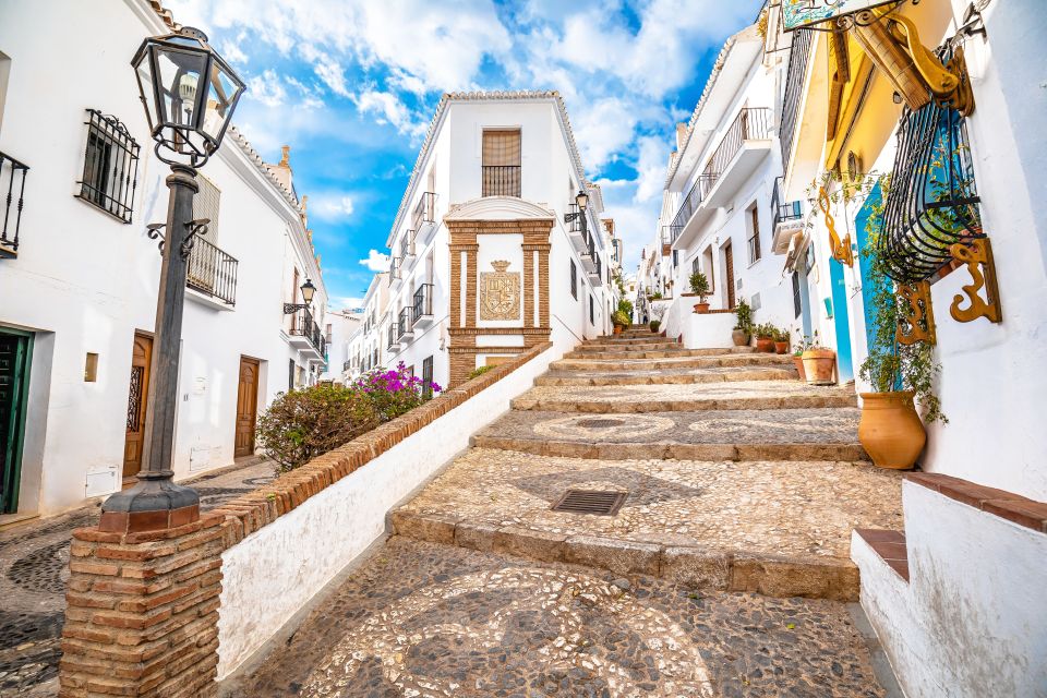 From Málaga /Costa del Sol: Trip to Nerja & Frigiliana - Frigiliana: Moorish heritage in a white-town maze