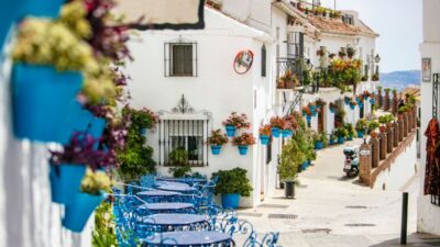 From Malaga or Costa del Sol: Mijas, Marbella & Puerto Banus - Marbella Old Town: Plaza de Los Naranjos and Flower Streets on Your Schedule