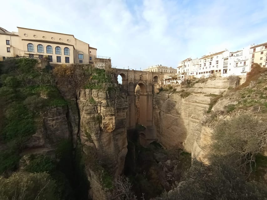 From Malaga: private tour Ronda and Setenil de las Bodegas - Photo opportunities on the way: small stops that add up