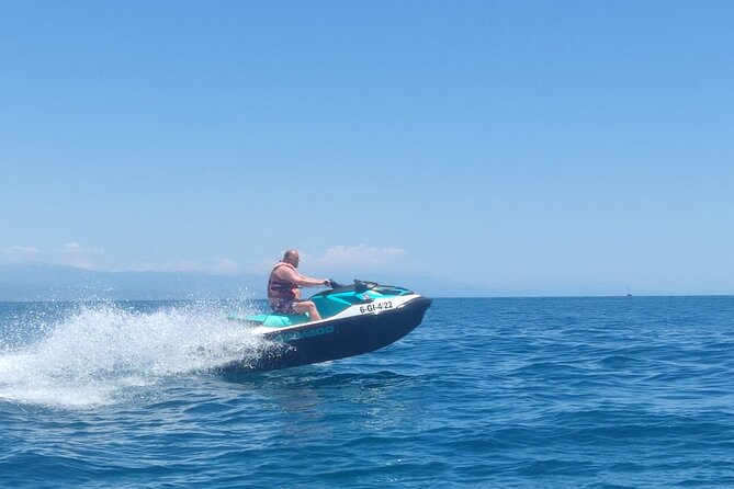 Fuengirola: Alquiler Jet ski 30 min / 1 hour - Entering Puerto Deportivo Fuengirola (Local 38) with the right gear