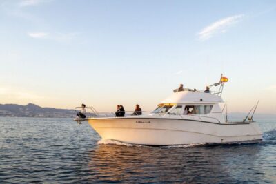 Fuengirola: Dolphin Watching Excursion with Refreshments - Getting on board at Monarca Náutica (and what that boat setup means)