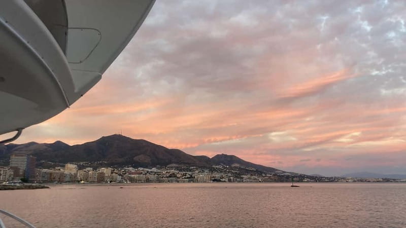 Fuengirola: Sunset Boat Tour - Cocktail Dinner & Champagne - The Fuengirola Sunset Speedboat Vibe: Romantic, But Practical