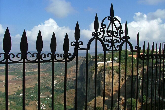 Guided tour of Ronda with an official guide - New Bridge (Puente Nuevo): the photo everyone comes for