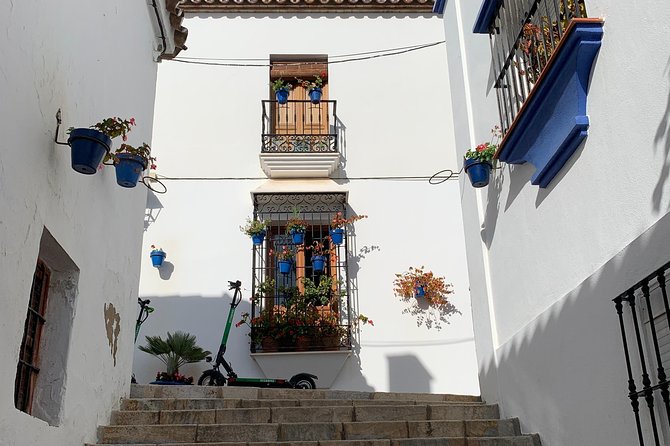 Guided tour of the Old Town Estepona - Plaza de las Flores and Casa de las Tejerinas: Flowers, Tapa Timing, and Exhibitions