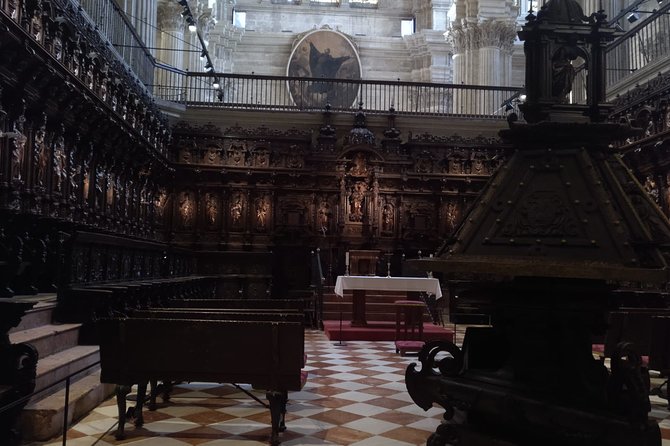 Guided visit to the Cathedral of Malaga and its surroundings - Meeting Point and Timing: 9:30 start and 1.5 hours that move
