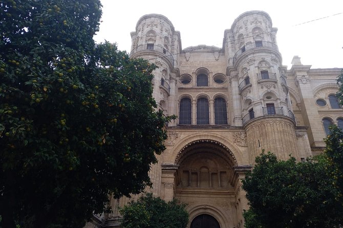 Guided visit to the Cathedral of Malaga and its surroundings - Outside the Cathedral: architecture context around La Manquita