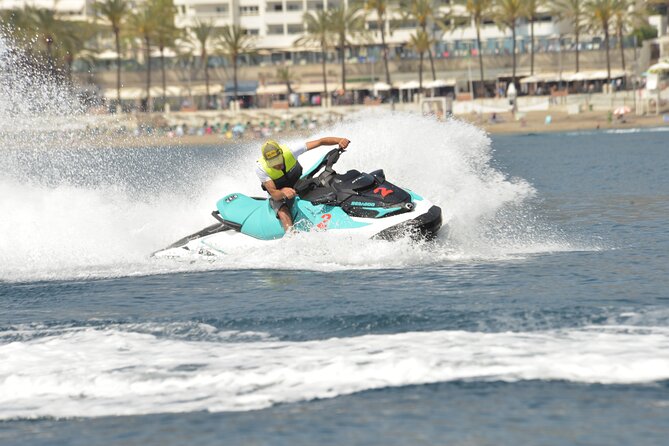 JET SKI TOUR Experience 1 Hour. - Group size matters: maximum 8 people