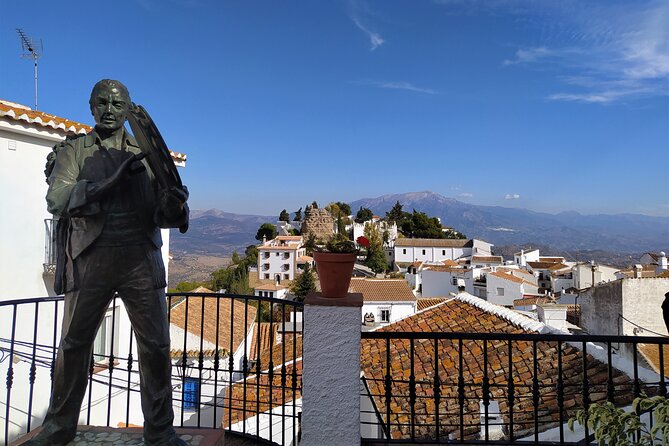 La Axarquia White Villages & Buddhist Stupa - SemiPrivate - Comares: medina-style streets, castle-on-the-heights vibes, and major panoramas