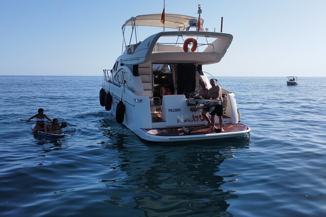 Luxury Yatch trips + Open Bar + Tapas + Paddle Surf + Snorkel - The captain’s role: friendly, informative makes the difference