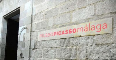Málaga: 2-Hour Picasso Museum Private Guided Tour - How the guide turns paintings into a Málaga story