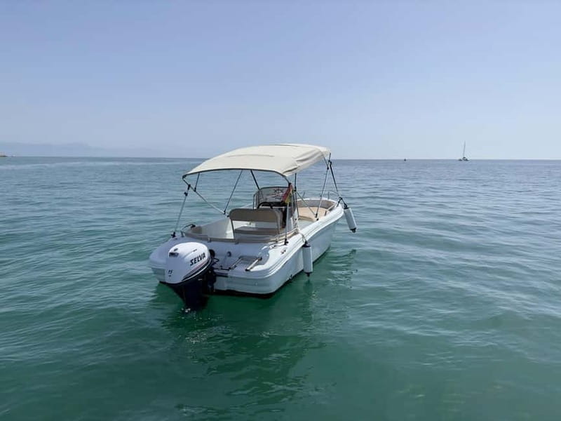 Malaga: Boat rentals without a license - Becoming Captain on a License-Free Boat in Málaga