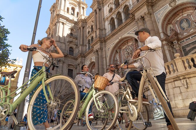 Málaga: City Highlights & Hidden Gems Guided Vintage Bike Tour - Key Highlights to Look For