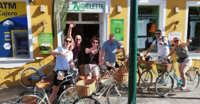 Malaga: Guided Bike Tour - Paseo del Parque: palm trees, public art, and an easy warm-up
