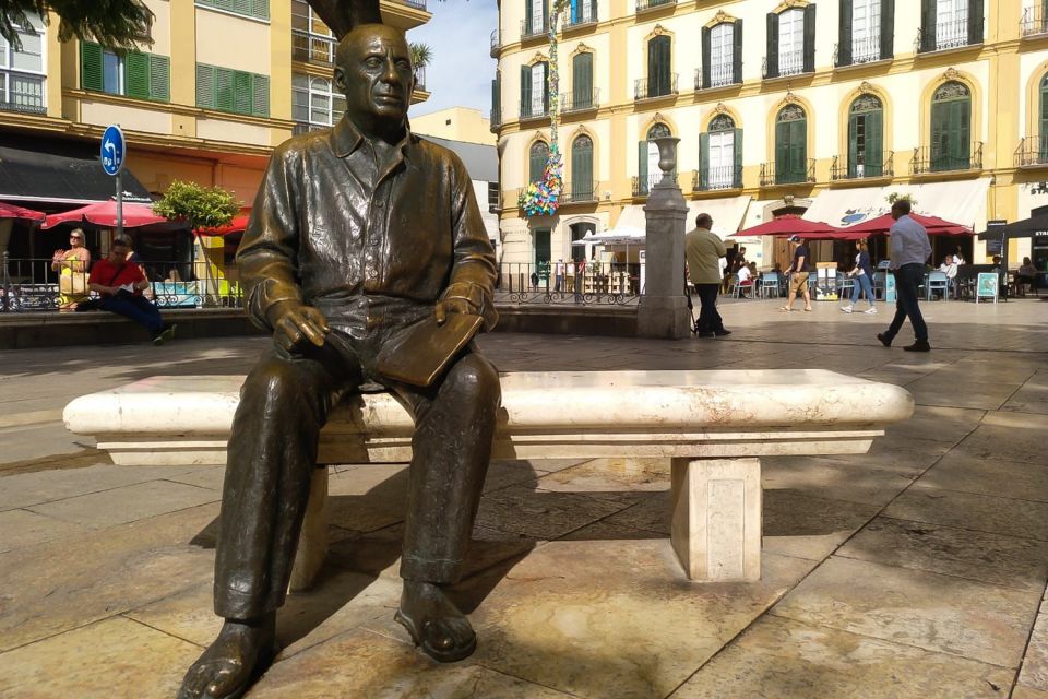 Malaga: Guided tour of Picasso's Birthplace Museum - The 285-work collection: How to enjoy a lot without getting lost