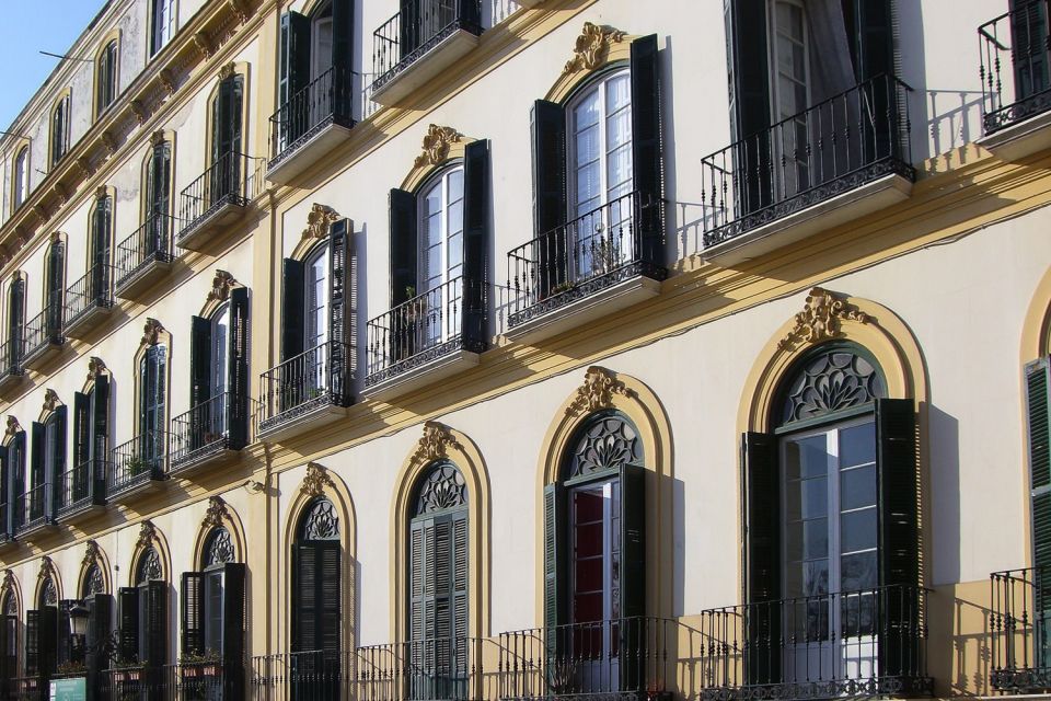 Malaga: Guided tour of Picasso's Birthplace Museum - Inside the Museum: 70 to 75 minutes that keep the plot moving