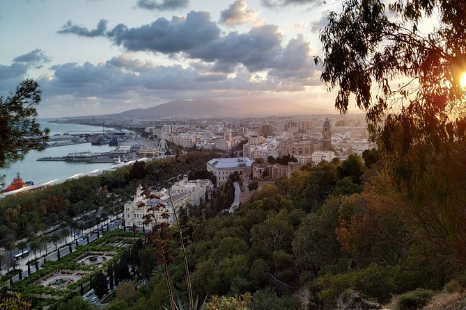 Malaga Highlights, Old Town & Viewpoints Walking Tour - Roman Theatre to Alcazaba: two eras that explain the city’s shape