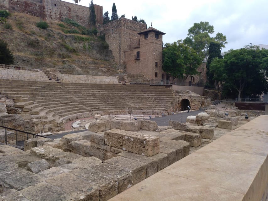 Malaga: long highlights tour with skip-line-tickets - Why skip-the-line access matters in Malaga