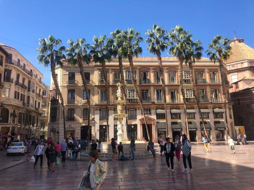 Malaga: Premium Guided Bike Tour - Parks and promenade: how the tour keeps the pace friendly