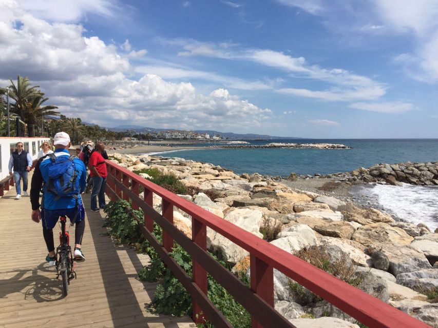 Malaga: Premium Guided Bike Tour - New luxury harbor meets the historic center (without rushing it)