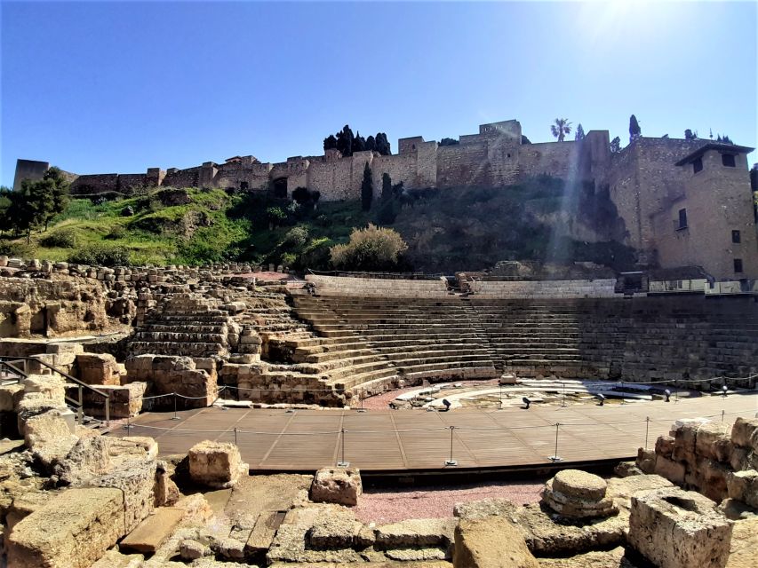Malaga: Private walking tour - A 2-hour private walk that connects Malaga’s key eras