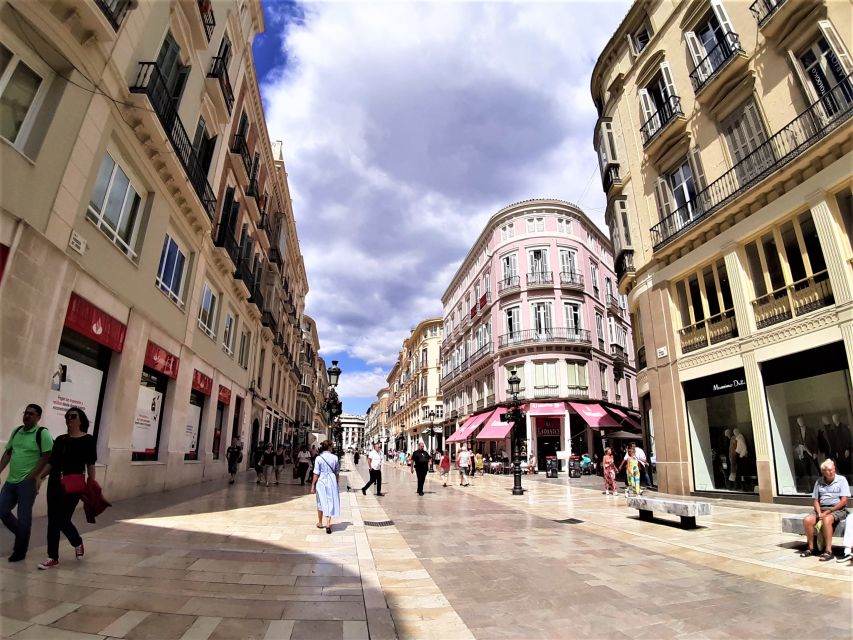 Malaga: Private walking tour - How the guide experience shows up in real reviews