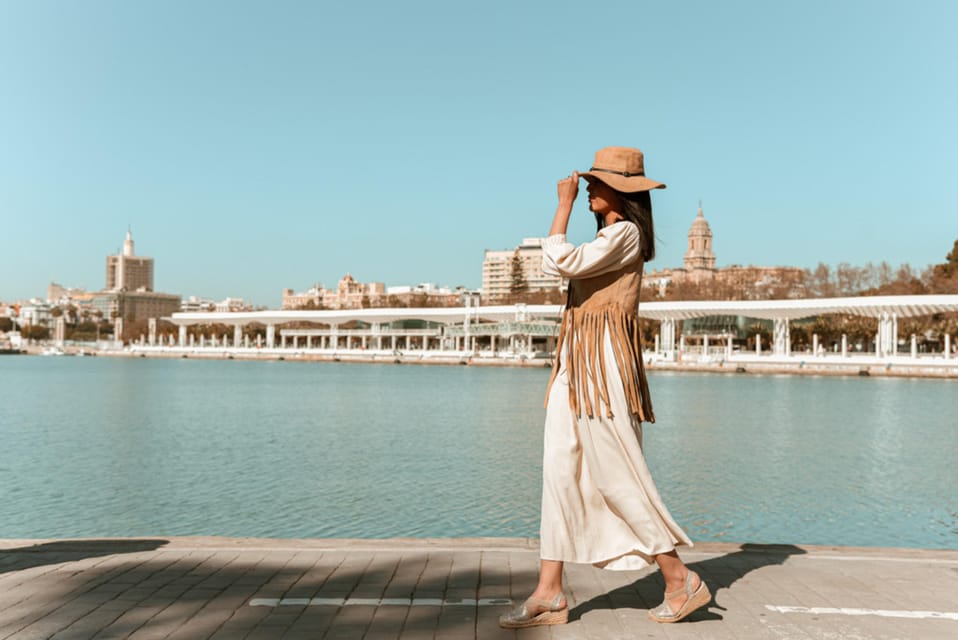Málaga: Professional Photoshoot and City Tour - The human part: what makes this shoot feel fun, not awkward