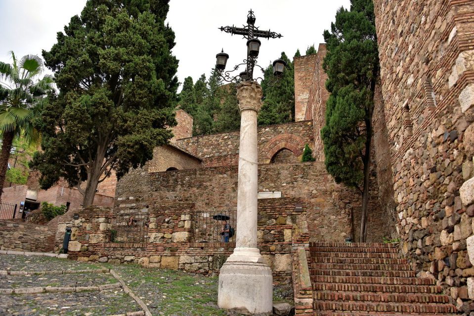 Malaga: Roman Theater and Alcazaba of Malaga Guided Tour - Finding Your Guide at the Alcazaba Stairs (Yellow Umbrella Included)