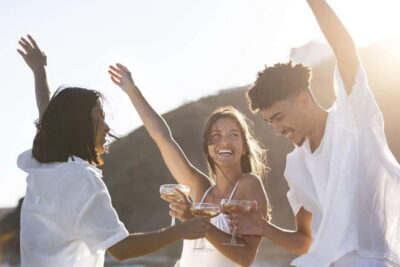 Malaga: Sailing Catamaran Sunset Cruise with Live DJ & Drink - Costa del Sol sunset in real time: how the 90 minutes play out