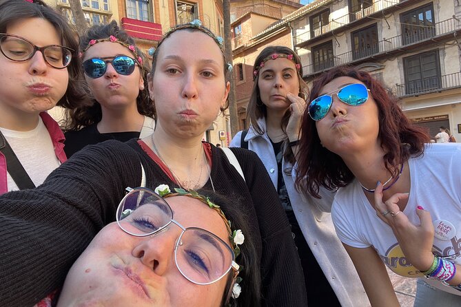 Malaga Scavenger Hunt and Sights Self-Guided Tour - Stop 1: Alcazaba Area Clues and City Views