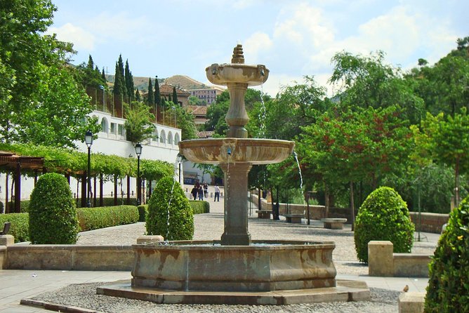 Malaga to Granada trip with Alhambra tickets included - Priority entrance: getting into the Alhambra without losing hours