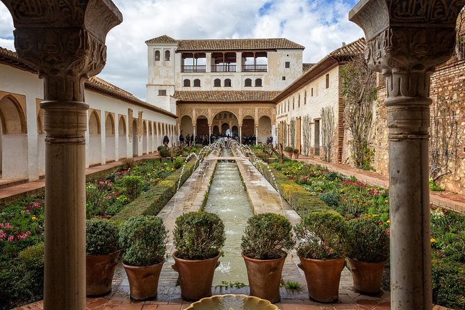 Malaga to Granada trip with Alhambra tickets included - Sacromonte cave houses: the steep streets reality check