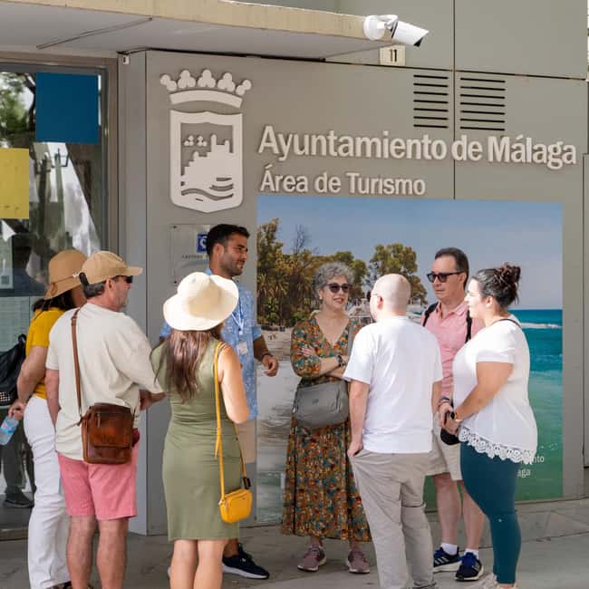 Malaga Walking Tour, Roman Theater and Alcazaba in small group with Tickets - Teatro Romano de Málaga: a short visit with big scale